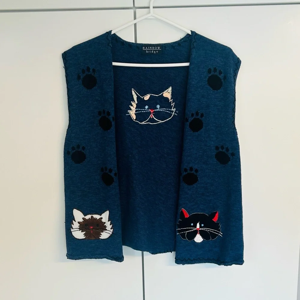 Cottagecore Rainbow Bridge Blue Vintage Knit Blue Sweater Vest with cats M-L - Picture 3 of 14